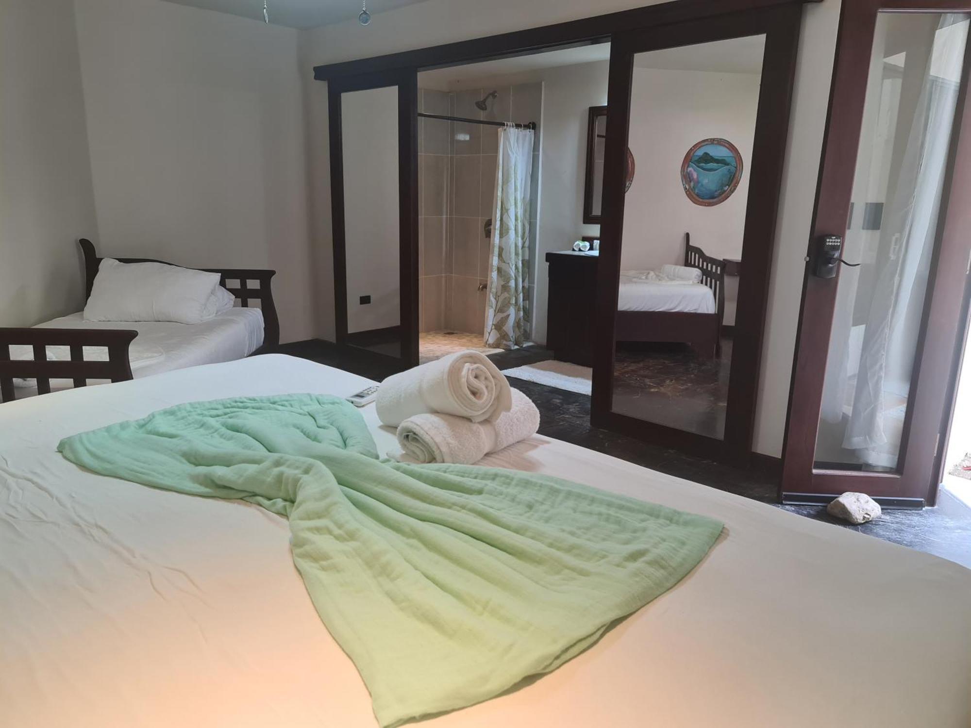 Hona Beach Hotel Dominical Bilik gambar